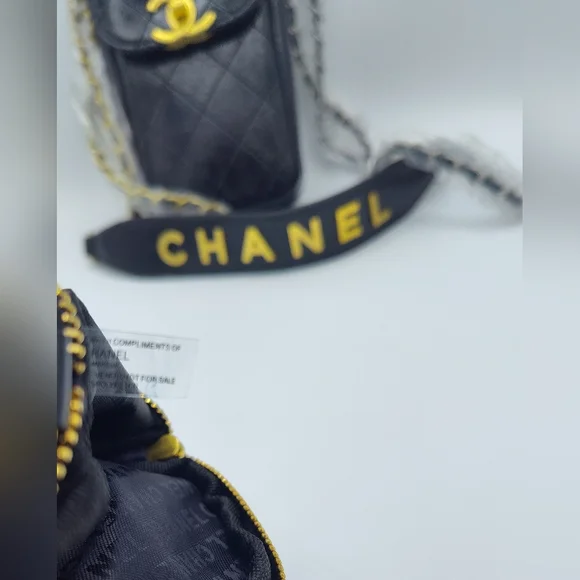 CHANEL Makeup Quilted Mini Crossbody iPhone  Phone Pouch Tweed Coin Case NIB - Picture 9 of 12